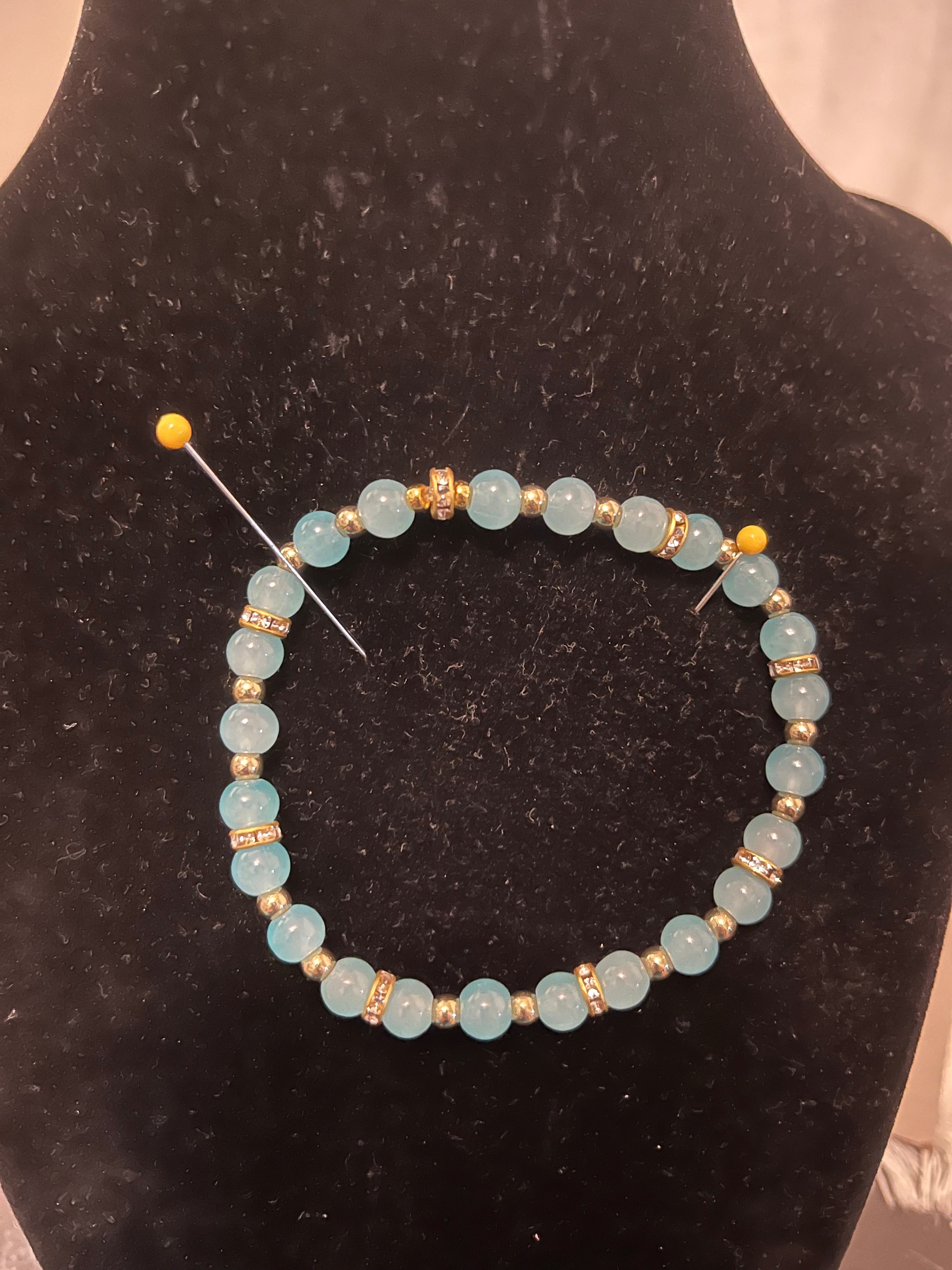 Bracelet lite blue glass beads