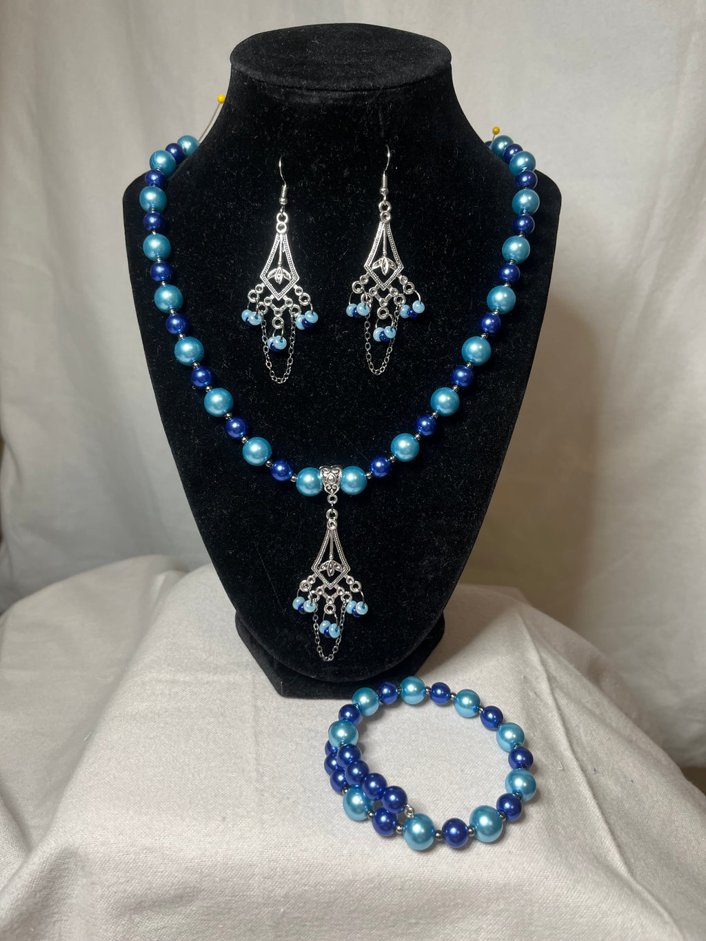 Blues & Nickel , Necklace, memory wire Bracelet, Earrings